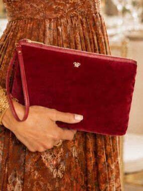 PurseN Getaway Glam Red Velvet Large Clutch Wristlet